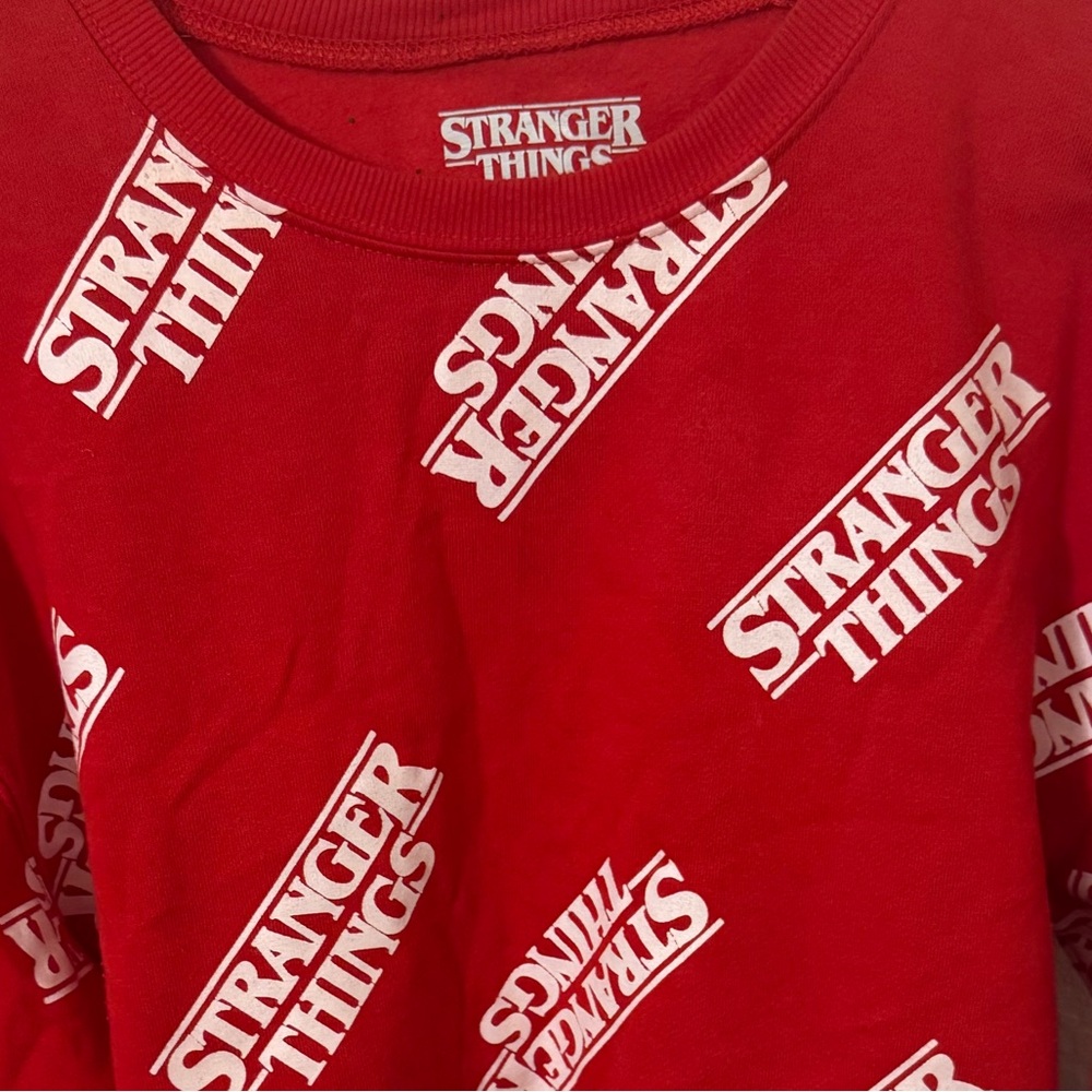 Stranger Things Netflix Red Pullover Sweater *RARE* Size Large - Picture 5 of 5